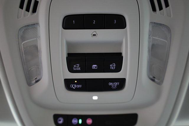 Photo of 2025 White Frost Tricoat Buick Envision