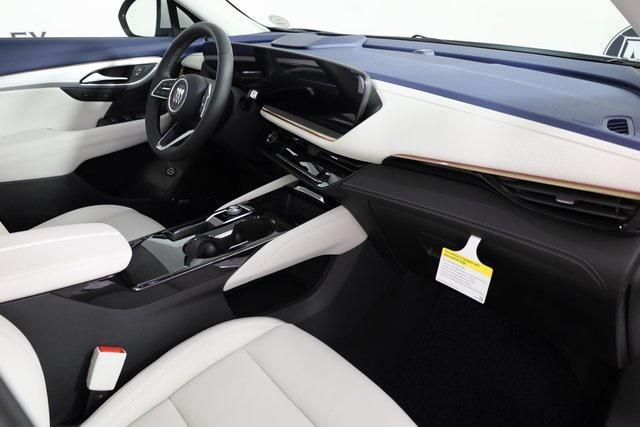 Photo of 2025 White Frost Tricoat Buick Envision