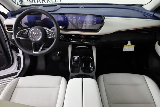 Photo of 2025 White Frost Tricoat Buick Envision