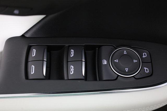 Photo of 2025 White Frost Tricoat Buick Envision