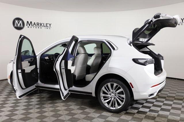 Photo of 2025 White Frost Tricoat Buick Envision