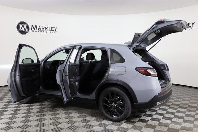 Photo of 2026 Urban Gray Pearl Honda HR-V