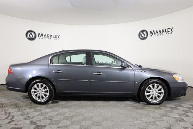 Photo of 2009 Cyber Gray Metallic Buick Lucerne