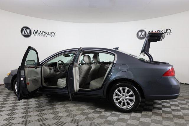 Photo of 2009 Cyber Gray Metallic Buick Lucerne