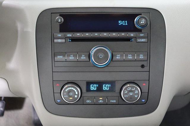 Photo of 2009 Cyber Gray Metallic Buick Lucerne