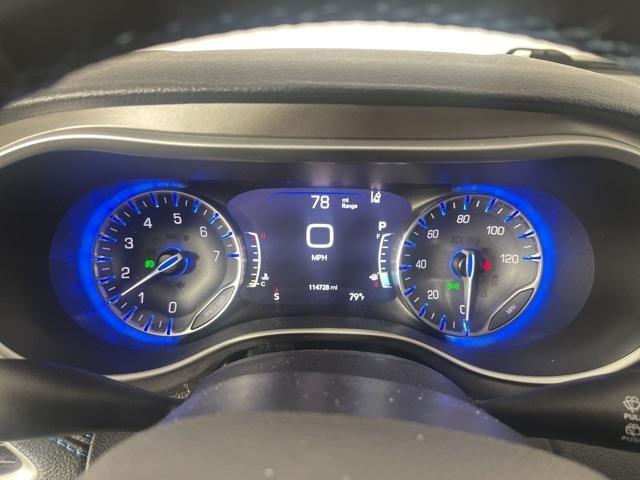 Photo of 2021 Bright White Clearcoat Chrysler Pacifica
