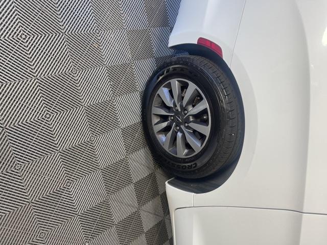 Photo of 2021 Bright White Clearcoat Chrysler Pacifica