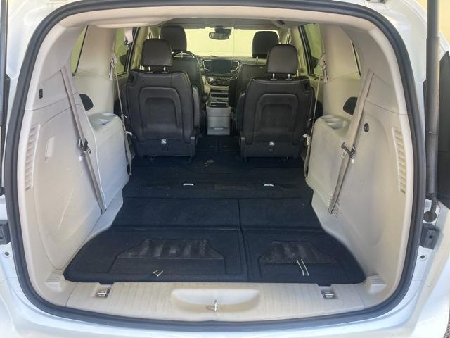 Photo of 2021 Bright White Clearcoat Chrysler Pacifica