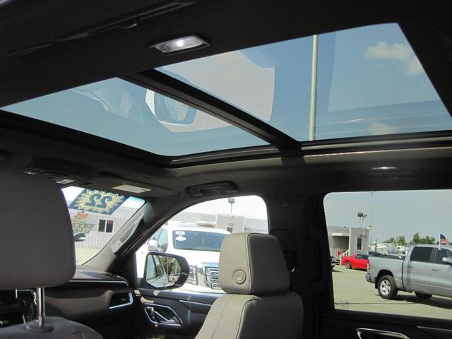 Photo of 2022 White Chevrolet Suburban