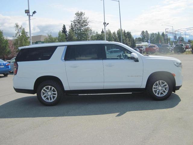 Photo of 2022 White Chevrolet Suburban