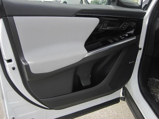 Photo of 2023 Cosmic White Pearl Subaru Solterra