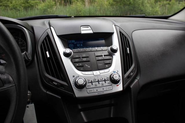 Photo of 2014 Summit White Chevrolet Equinox