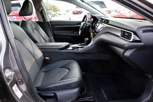 Photo of 2018 Gray Toyota Camry