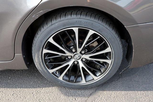 Photo of 2018 Gray Toyota Camry