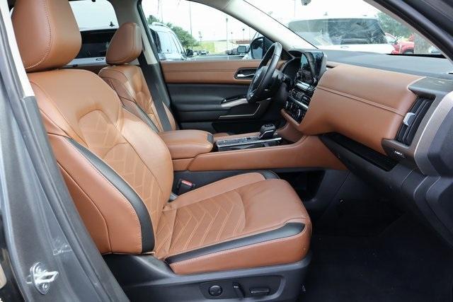 Photo of 2023 Gun Metallic Nissan Pathfinder
