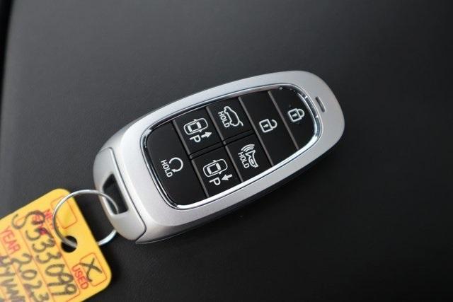 Photo of 2023 Shimmering Silver Pearl Hyundai SANTA FE
