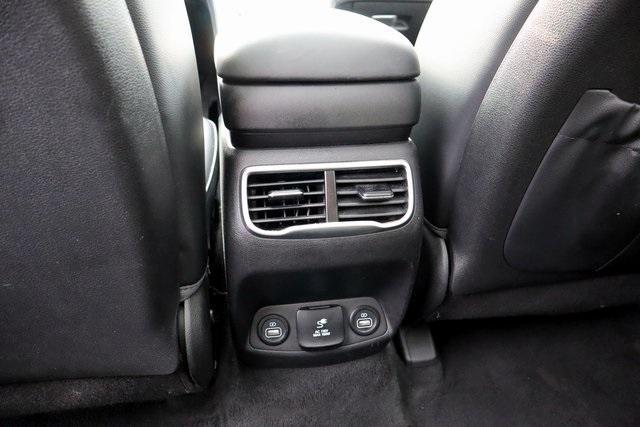 Photo of 2023 Shimmering Silver Pearl Hyundai SANTA FE