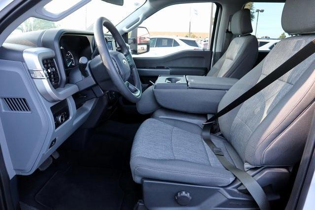 Photo of 2023 Oxford White Ford F-250