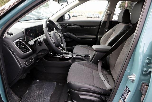 Photo of 2025 Blue / Black Kia Seltos
