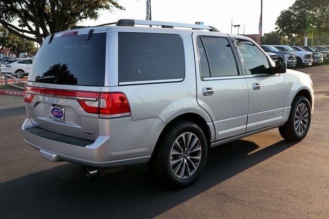 Photo of 2016 Ingot Silver Lincoln Navigator