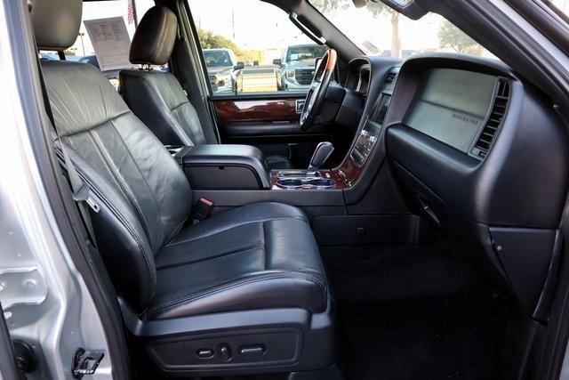 Photo of 2016 Ingot Silver Lincoln Navigator
