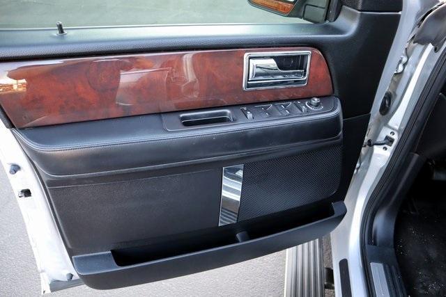 Photo of 2016 Ingot Silver Lincoln Navigator