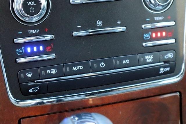 Photo of 2016 Ingot Silver Lincoln Navigator