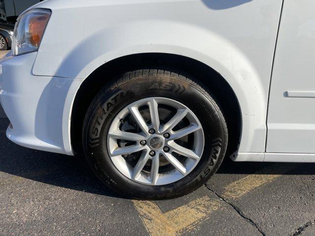 Photo of 2016 Bright White Clearcoat Dodge Grand Caravan