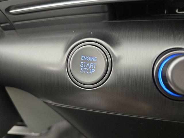 Photo of 2025 Atlas White Hyundai KONA