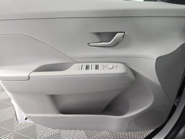 Photo of 2025 Atlas White Hyundai KONA