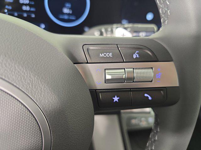 Photo of 2025 Atlas White Hyundai KONA