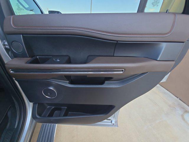 Photo of 2020 Iconic Silver Metallic Ford Expedition