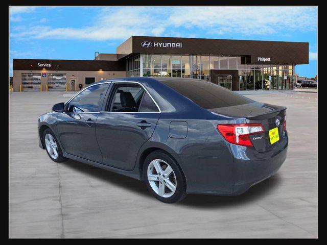 Photo of 2014 Gray Toyota Camry
