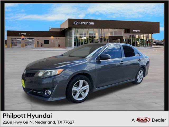 Photo of 2014 Gray Toyota Camry