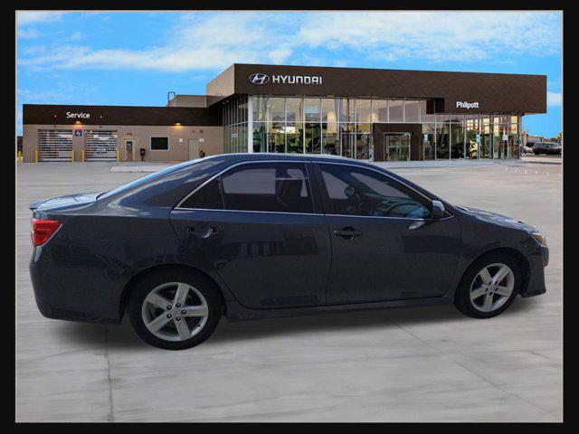 Photo of 2014 Gray Toyota Camry