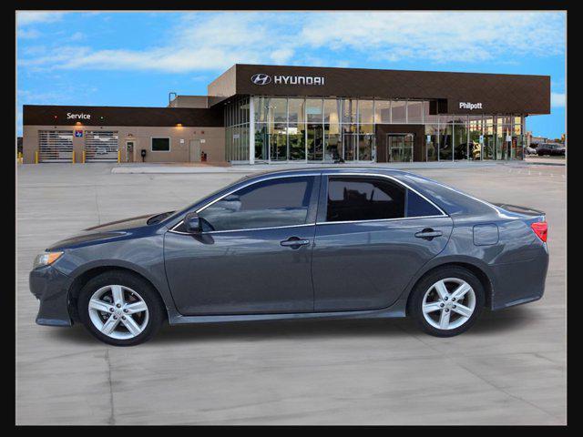 Photo of 2014 Gray Toyota Camry