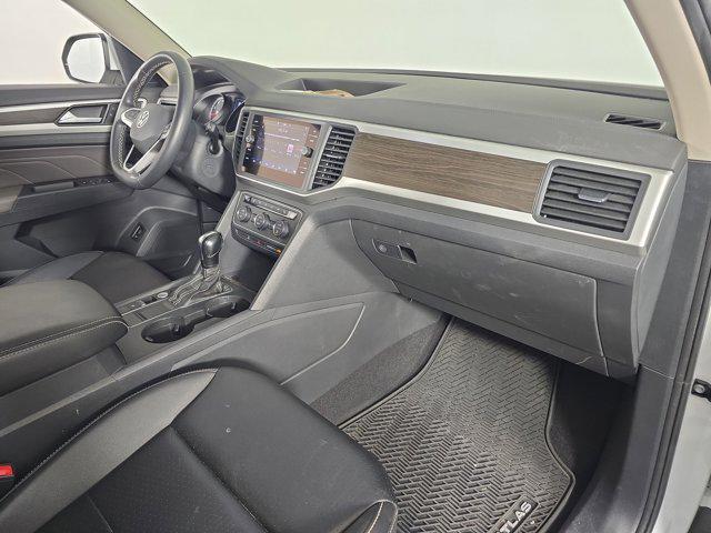 Photo of 2021 Pure White Volkswagen Atlas
