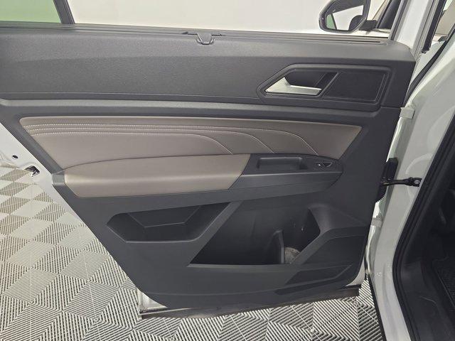 Photo of 2021 Pure White Volkswagen Atlas