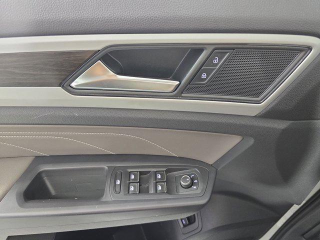 Photo of 2021 Pure White Volkswagen Atlas