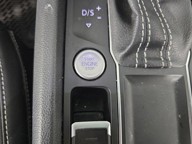 Photo of 2021 Pure White Volkswagen Atlas