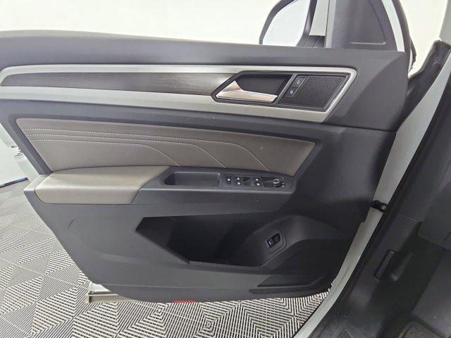 Photo of 2021 Pure White Volkswagen Atlas