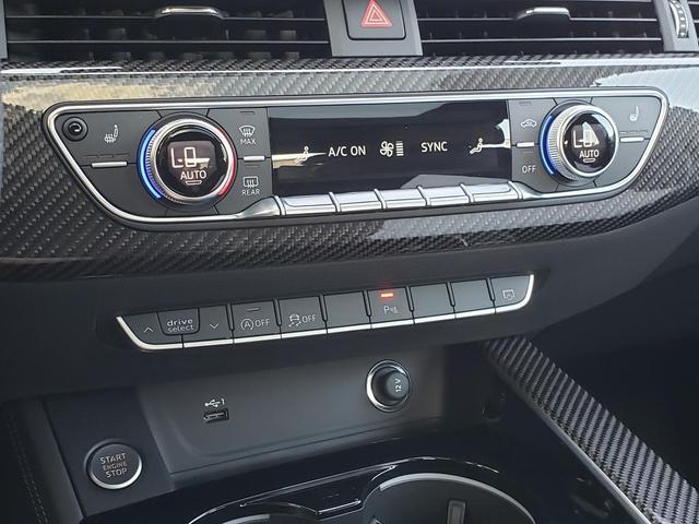 Photo of 2025 Daytona Gray Pearl Effect Audi A5 Sportback