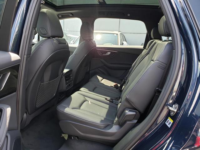 Photo of 2025 Waitomo Blue Metallic Audi Q7