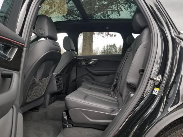 Photo of 2025 Mythos Black Metallic Audi Q7