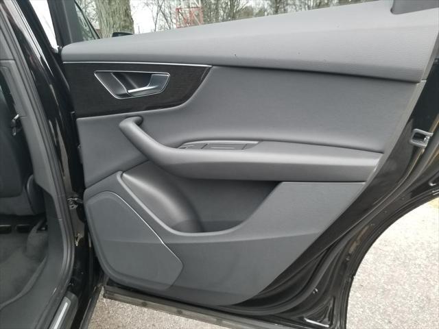 Photo of 2025 Mythos Black Metallic Audi Q7