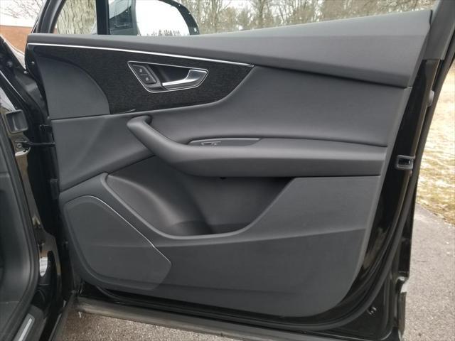 Photo of 2025 Mythos Black Metallic Audi Q7