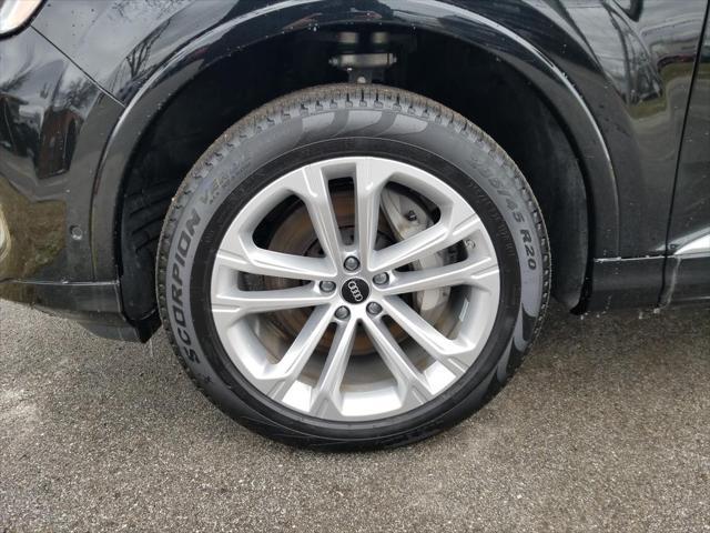 Photo of 2025 Mythos Black Metallic Audi Q7