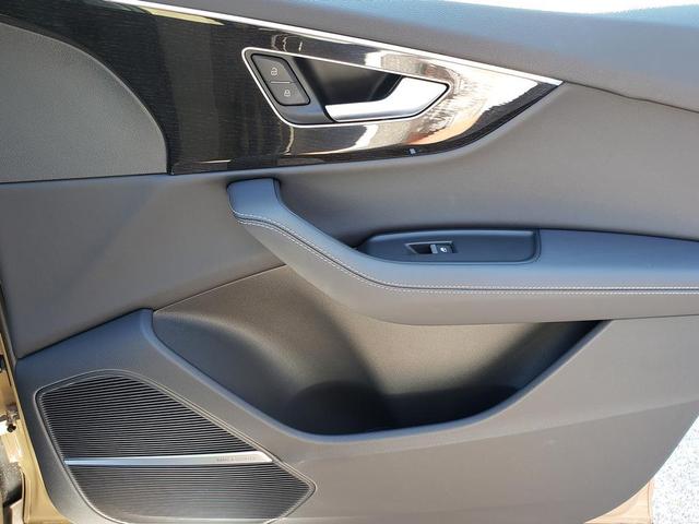 Photo of 2025 Sakhir Gold Metallic Audi Q7