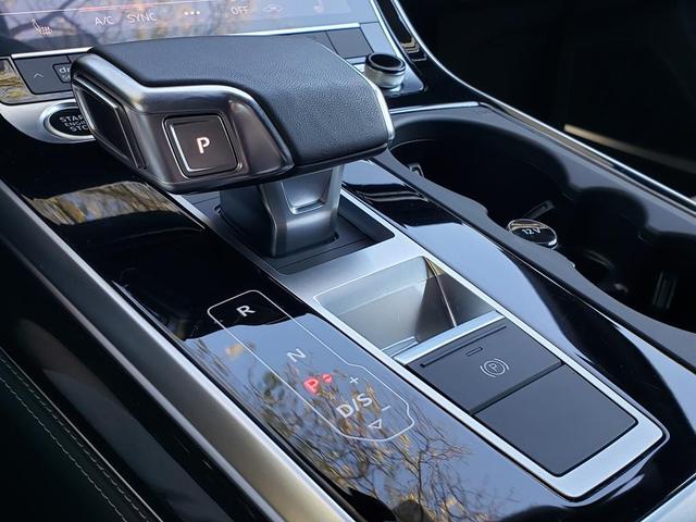 Photo of 2025 Sakhir Gold Metallic Audi Q7