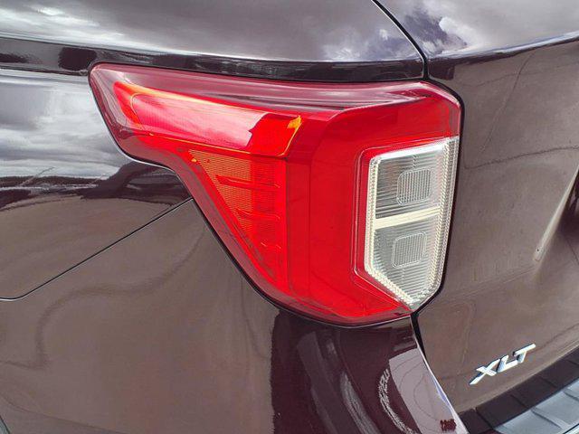 Photo of 2023 Jewel Red Metallic Tinted Clearcoat Ford Explorer